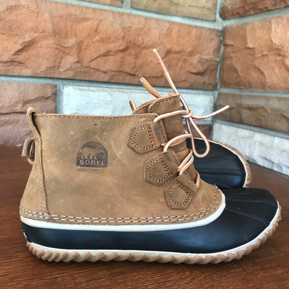 SOREL Out N About Leather Rain Snow Duck Boot 9